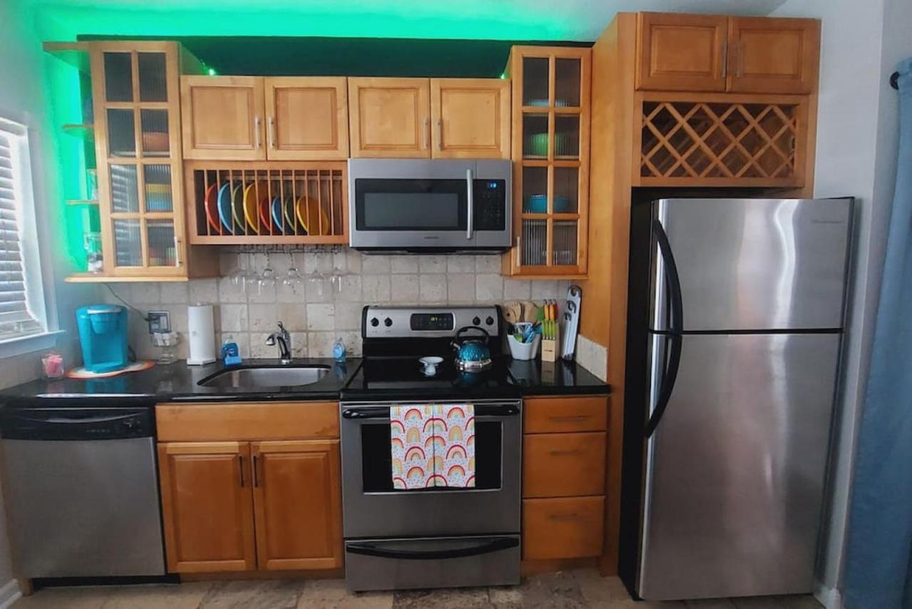 Itz A Vibe - 1 Bedroom In The Heart Of Dtsp St. Petersburg