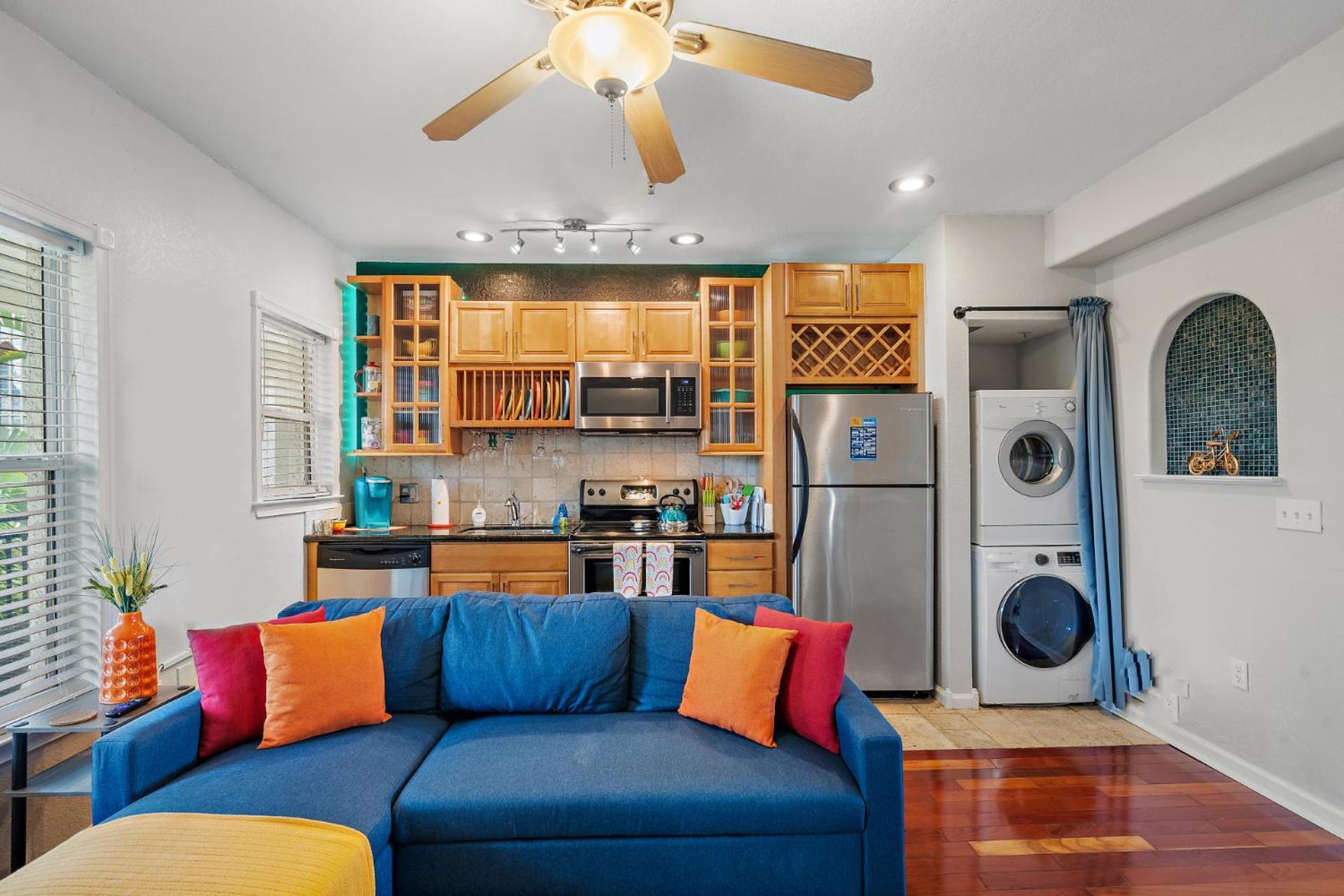 Itz A Vibe - 1 Bedroom In The Heart Of Dtsp Apartment St. Petersburg