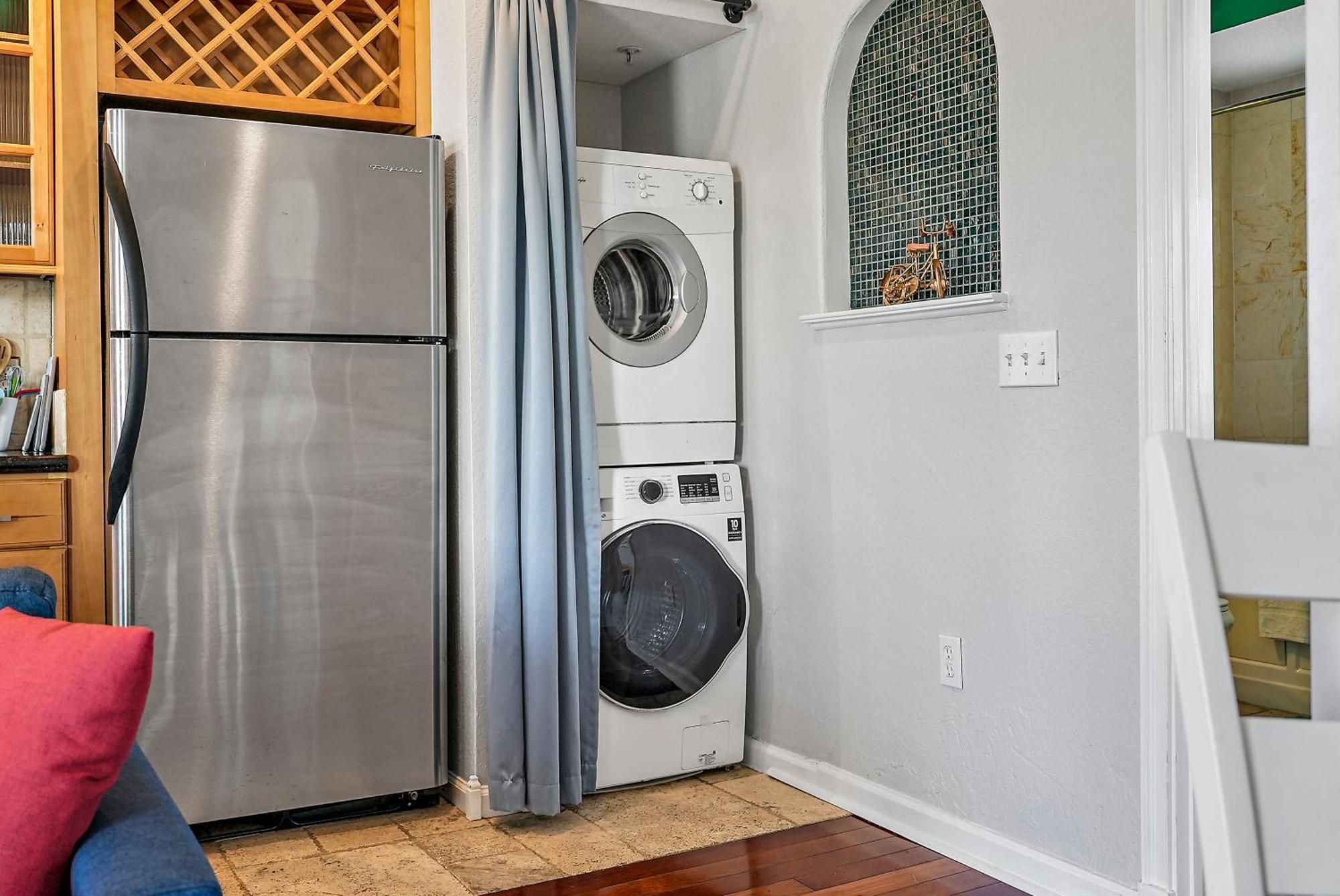 Itz A Vibe - 1 Bedroom In The Heart Of Dtsp Apartment St. Petersburg